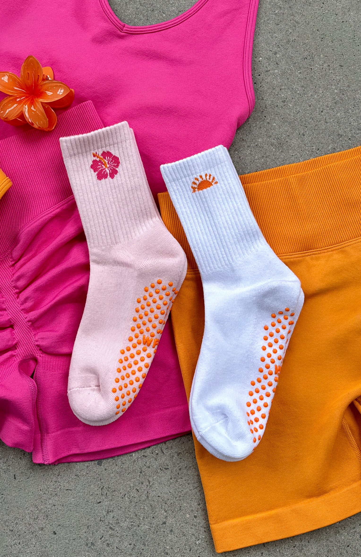 20260302-white-fox-bright-side-grip-socks-2-pack-mango-_-pink-multi-2.3.255copy