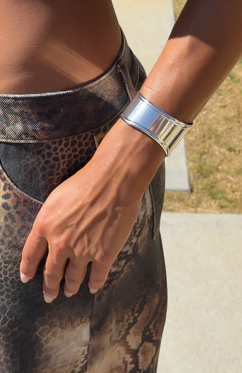white-fox-azura-chunky-bangle-silver-2.2.26-3