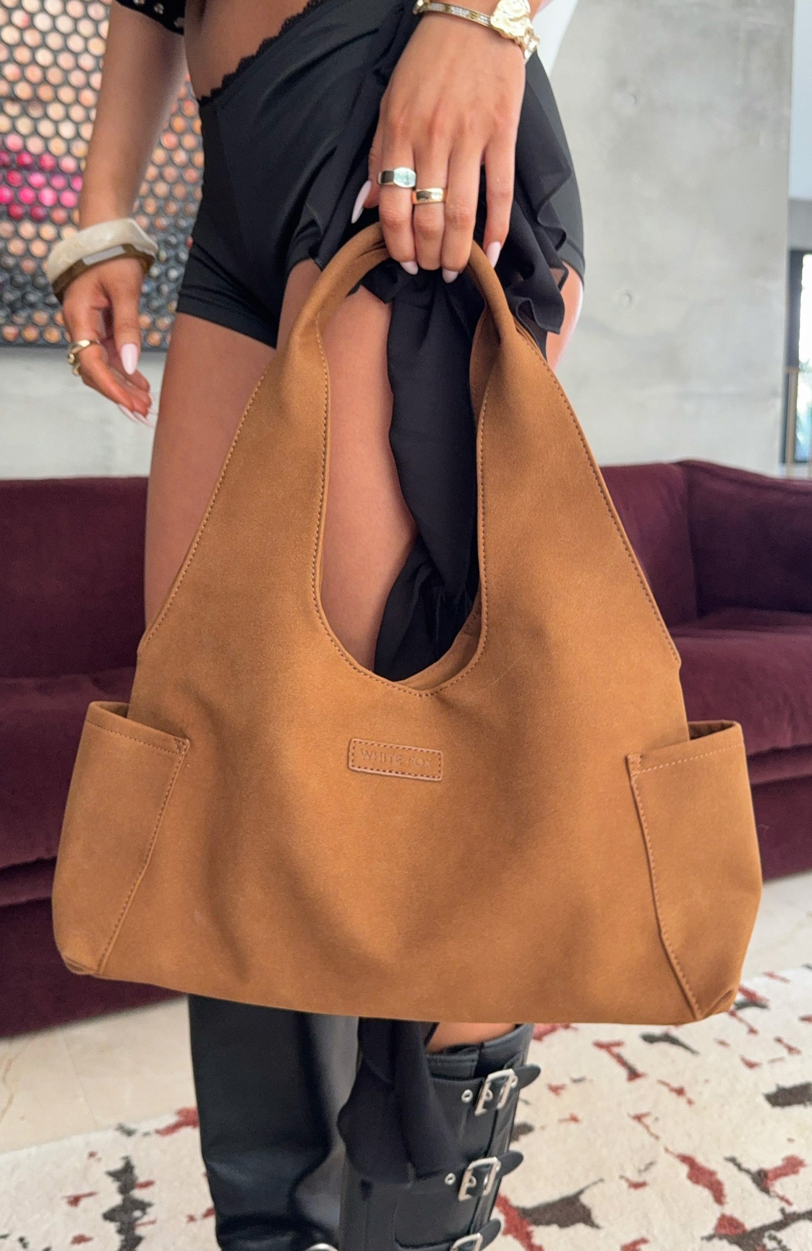 white-fox-cariane-shoulder-bag-camel-faux-suede-brown3.9.25.01_1