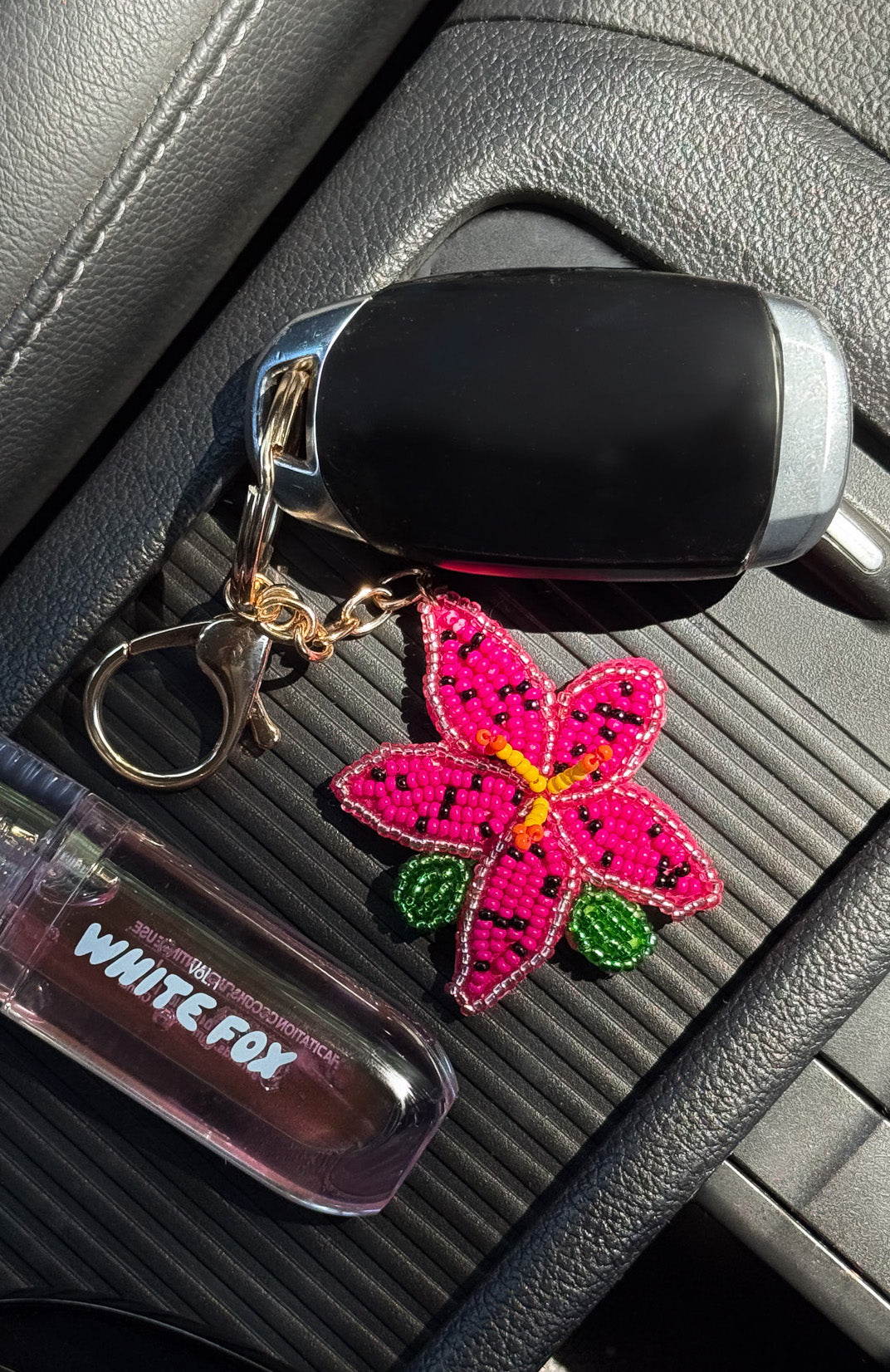 white-fox-codi-keychain-pink.1.10.25.04