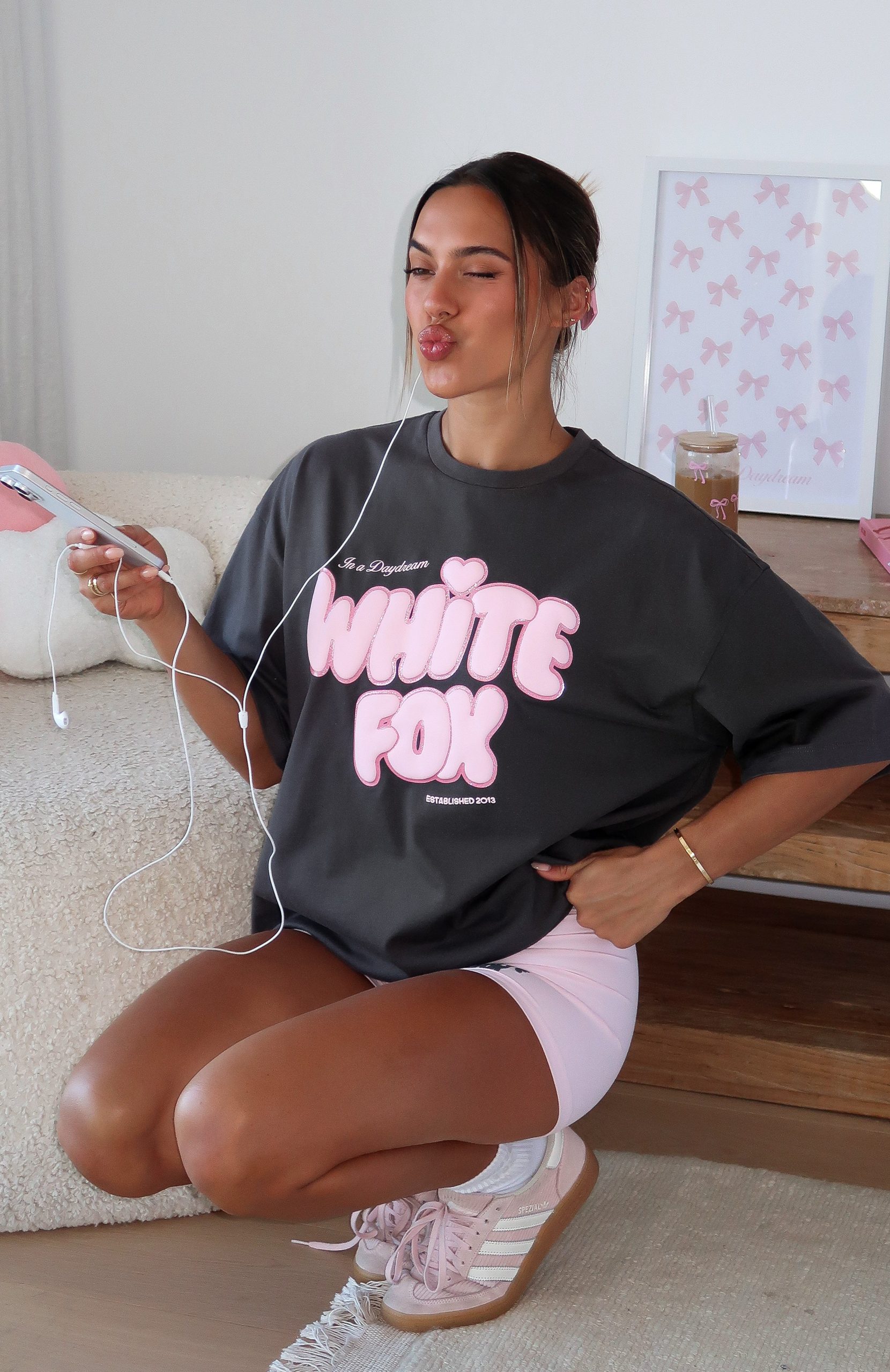 white-fox-daydreamers-angelina-oversized-tee-volcanic-daydreamers-angelina-bike-shorts-soft-pink.24.11.25.06