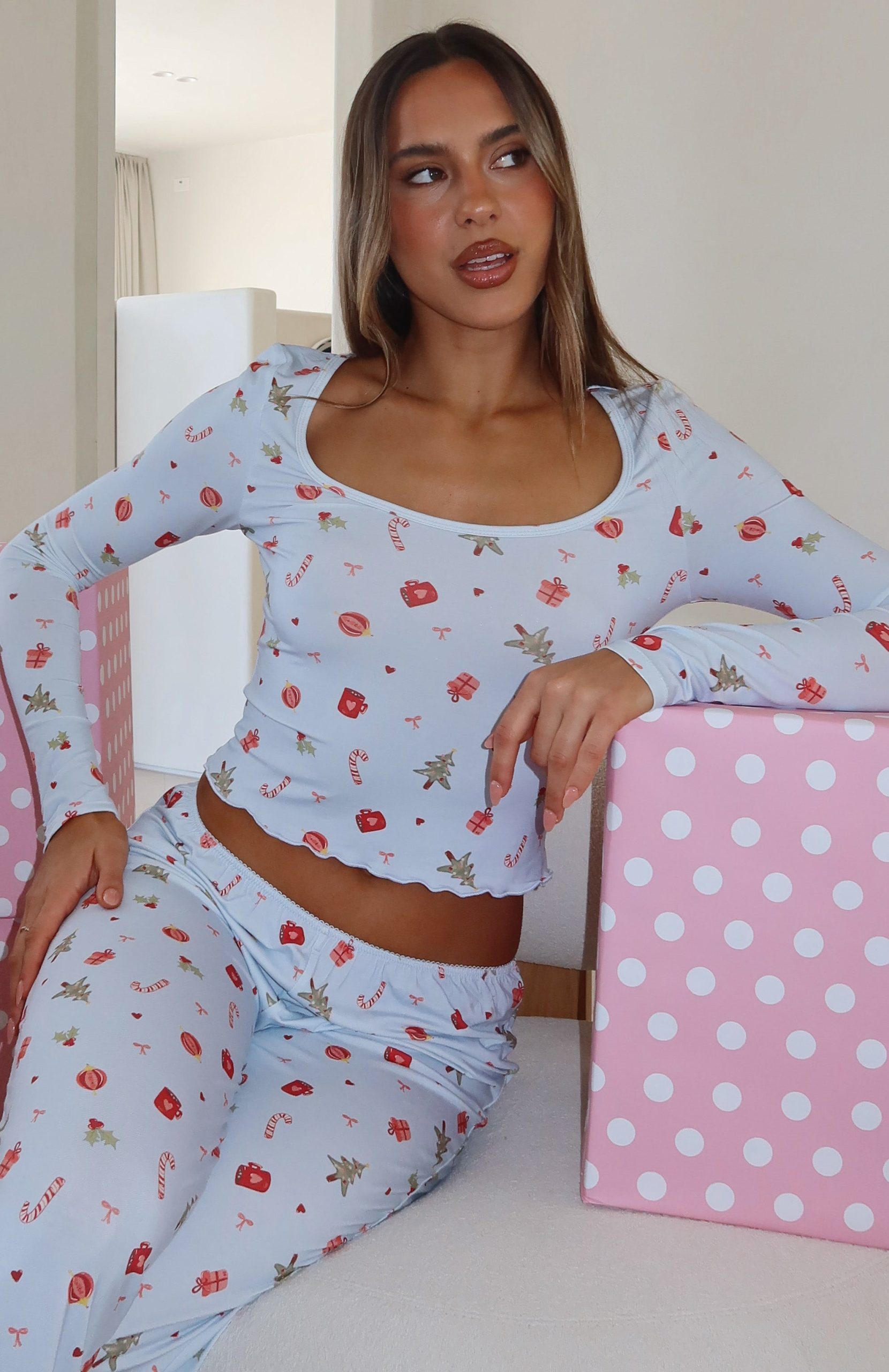 white-fox-dreamy-long-sleeve-pyjama-top-jingle-joy-dreamy-pyjama-pants-jingle-joy.30.9.25.03