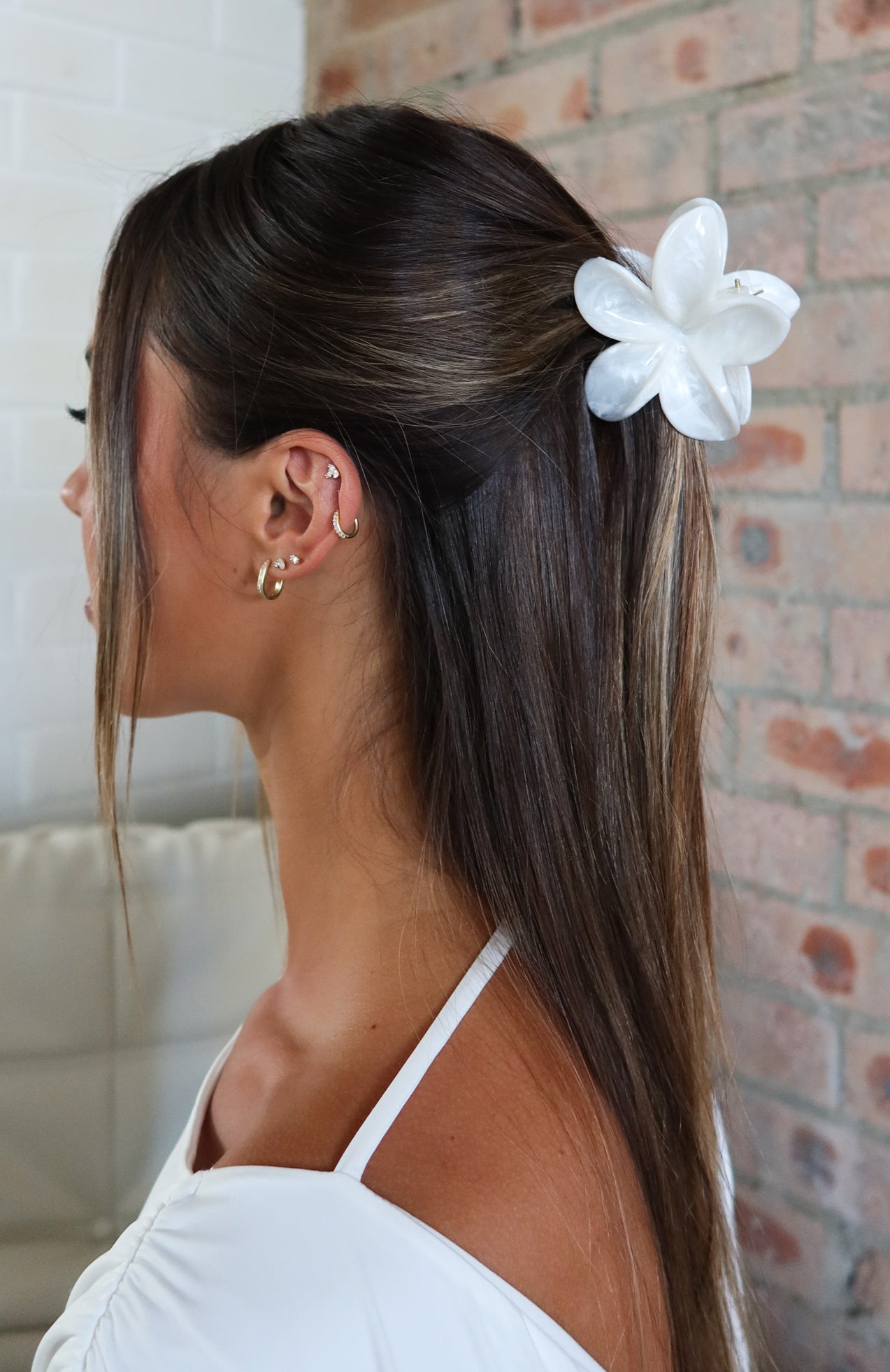 white-fox-floral-charm-hair-clip-white-marble-30.12.25-06