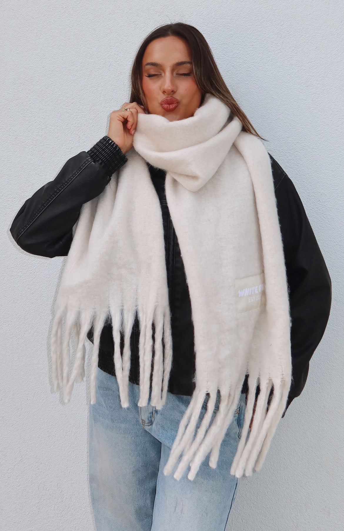 white-fox-luna-scarf-oat-30.12.24-25