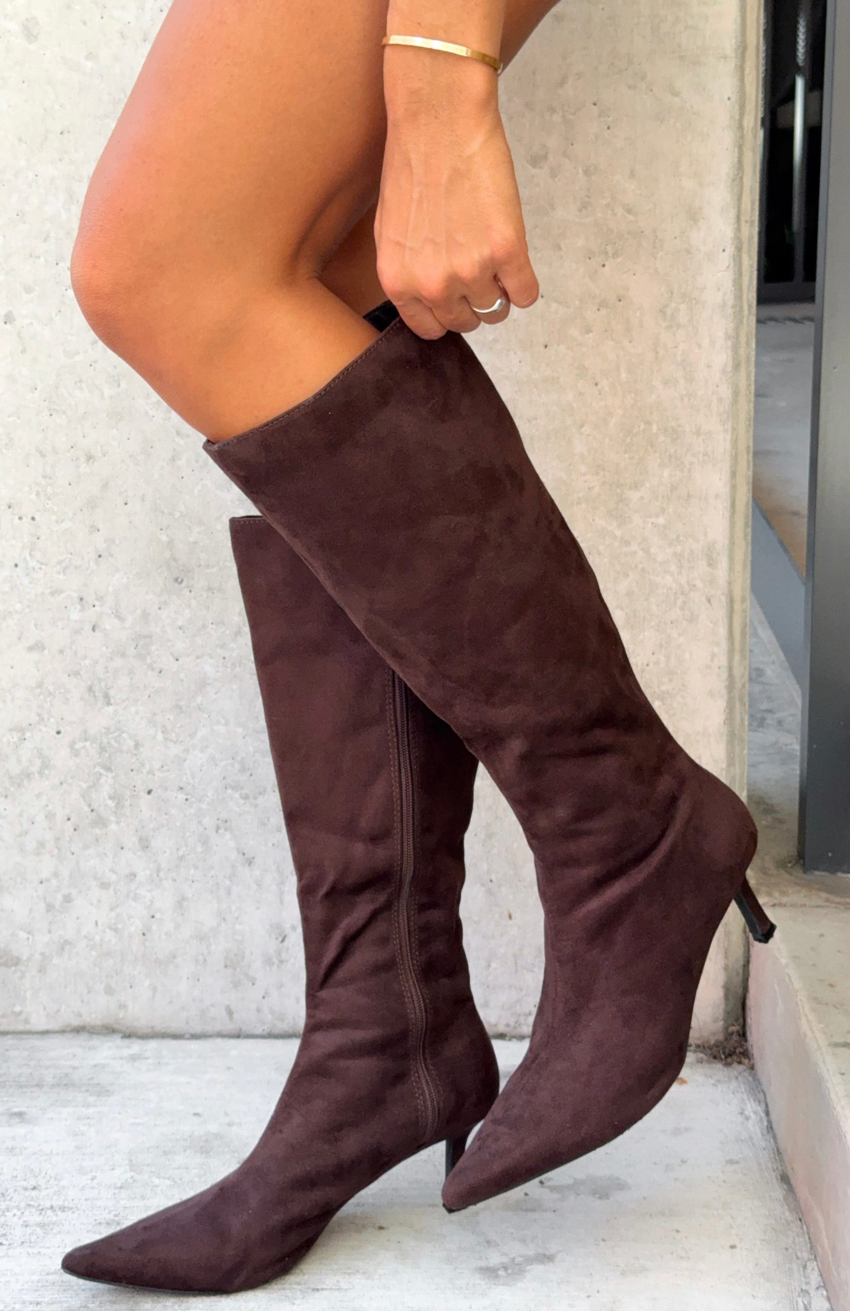 white-fox-rosalina-knee-high-boots-chocolate-faux-suede-3.12.25-03