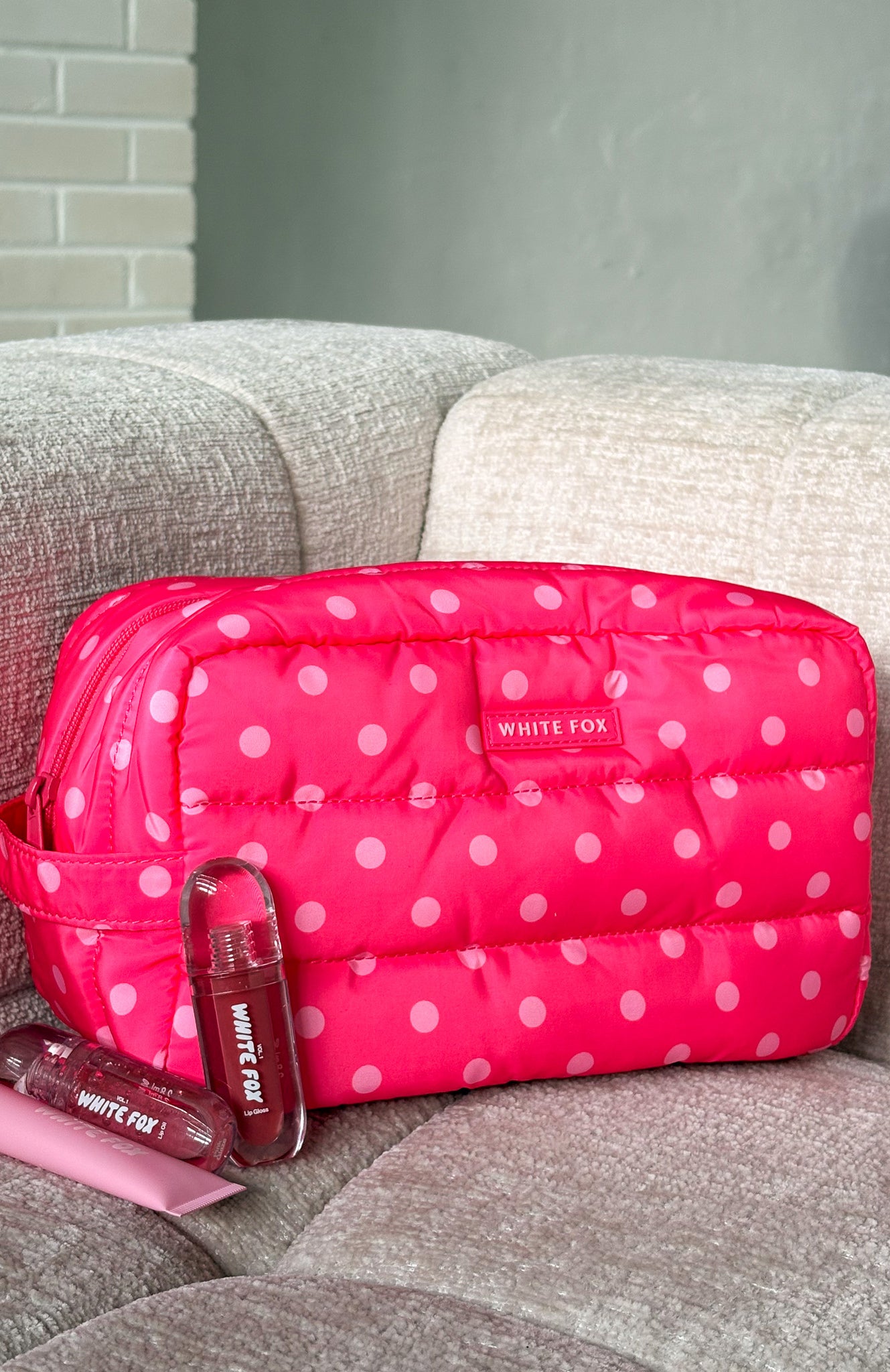 white-fox-take-a-leap-cosmetic-bag-candy-confetti-pink-6.3.26-001_1