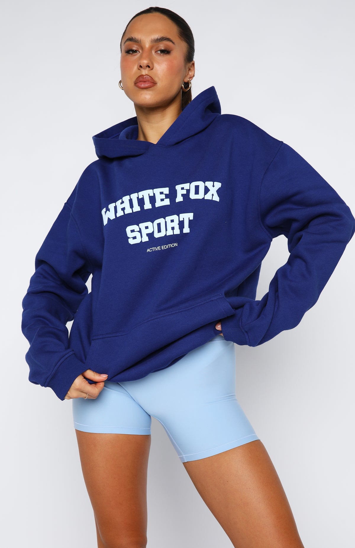 white-fox-winning-team-oversized-hoodie-electric-blue-08