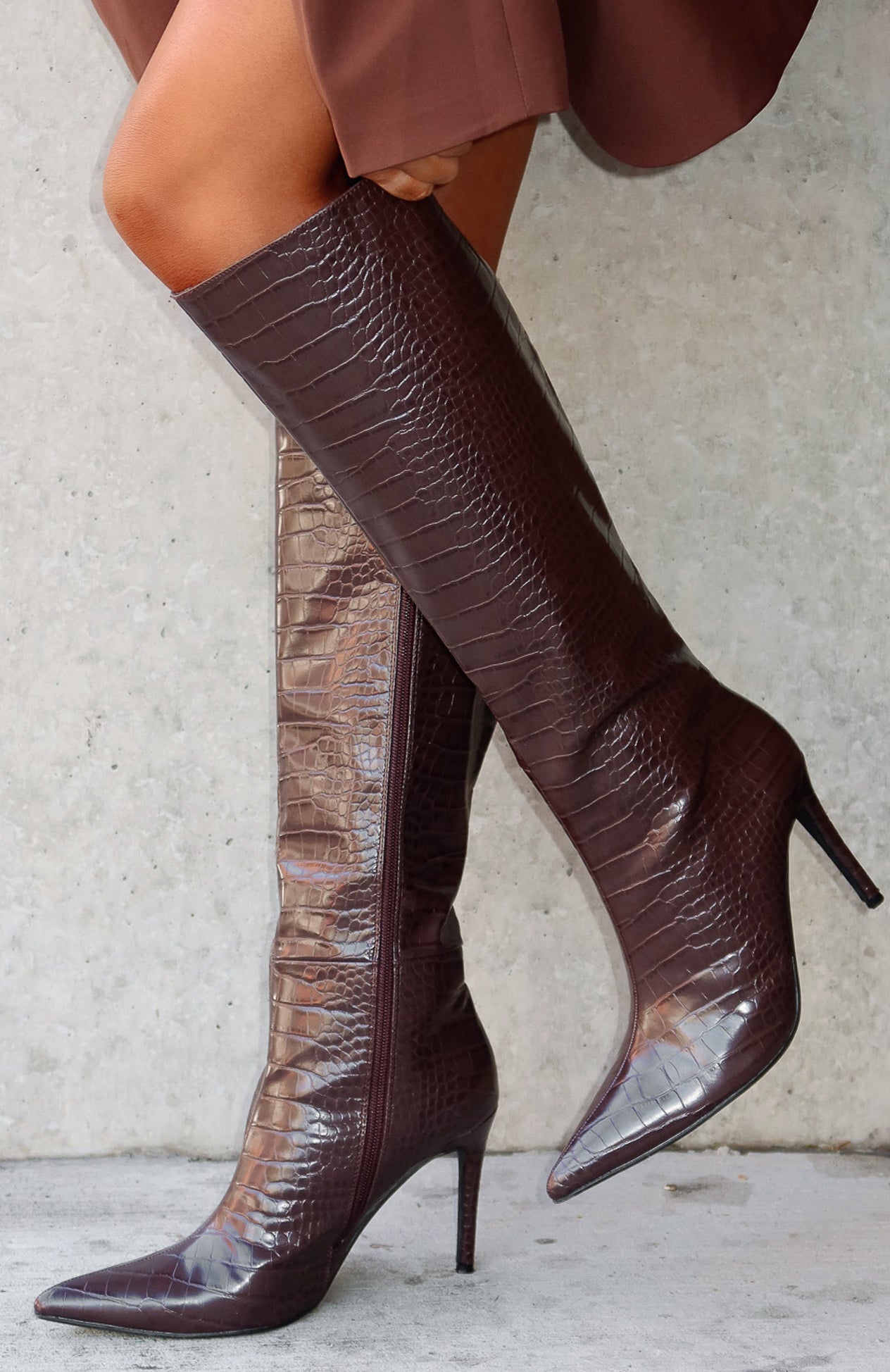 white-fox-ziggy-knee-high-boots-chocolate-croc.28.8.25.03